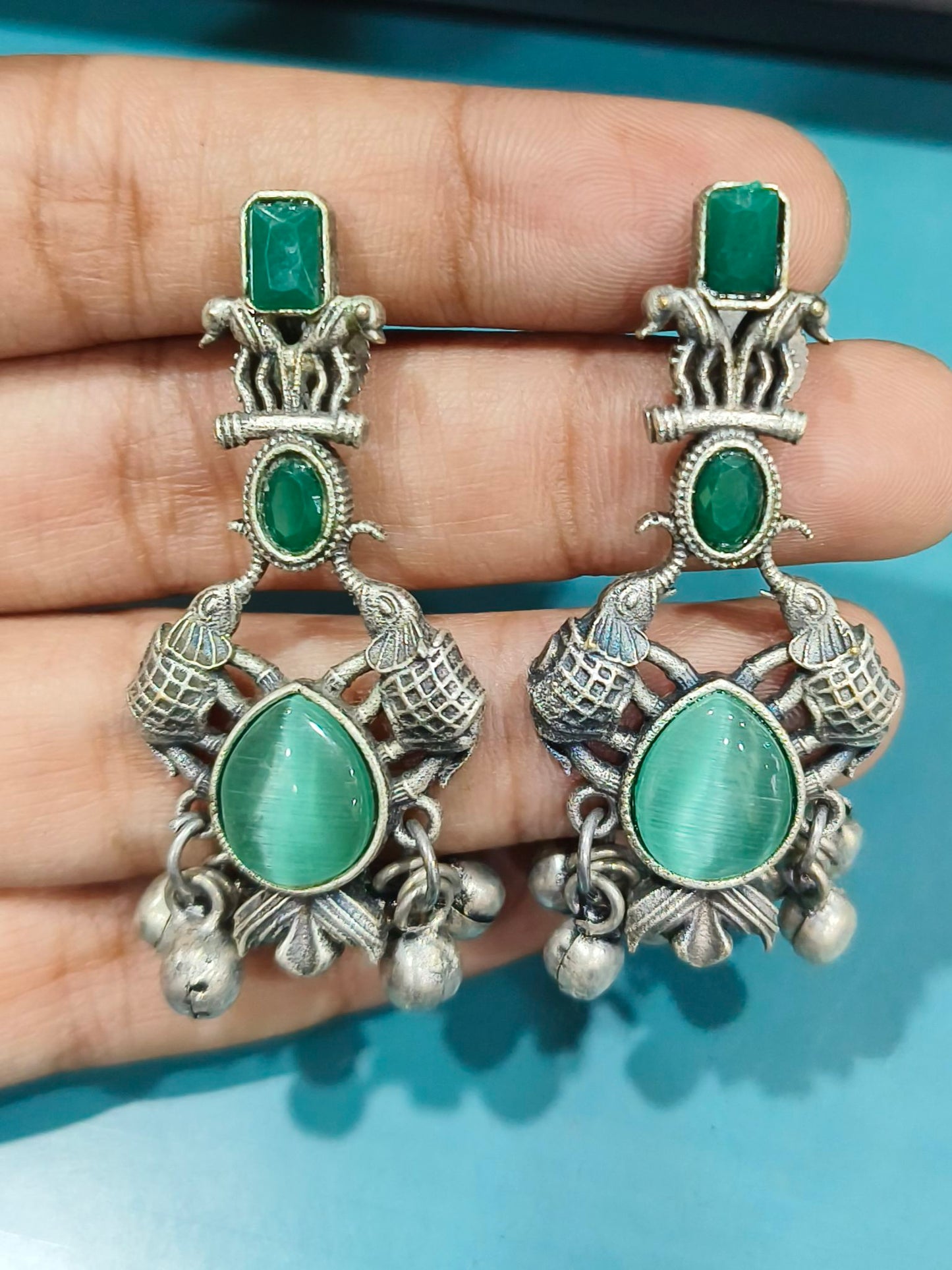 Silver Look Alike Oxidised Earring 10786DLGRNMBL