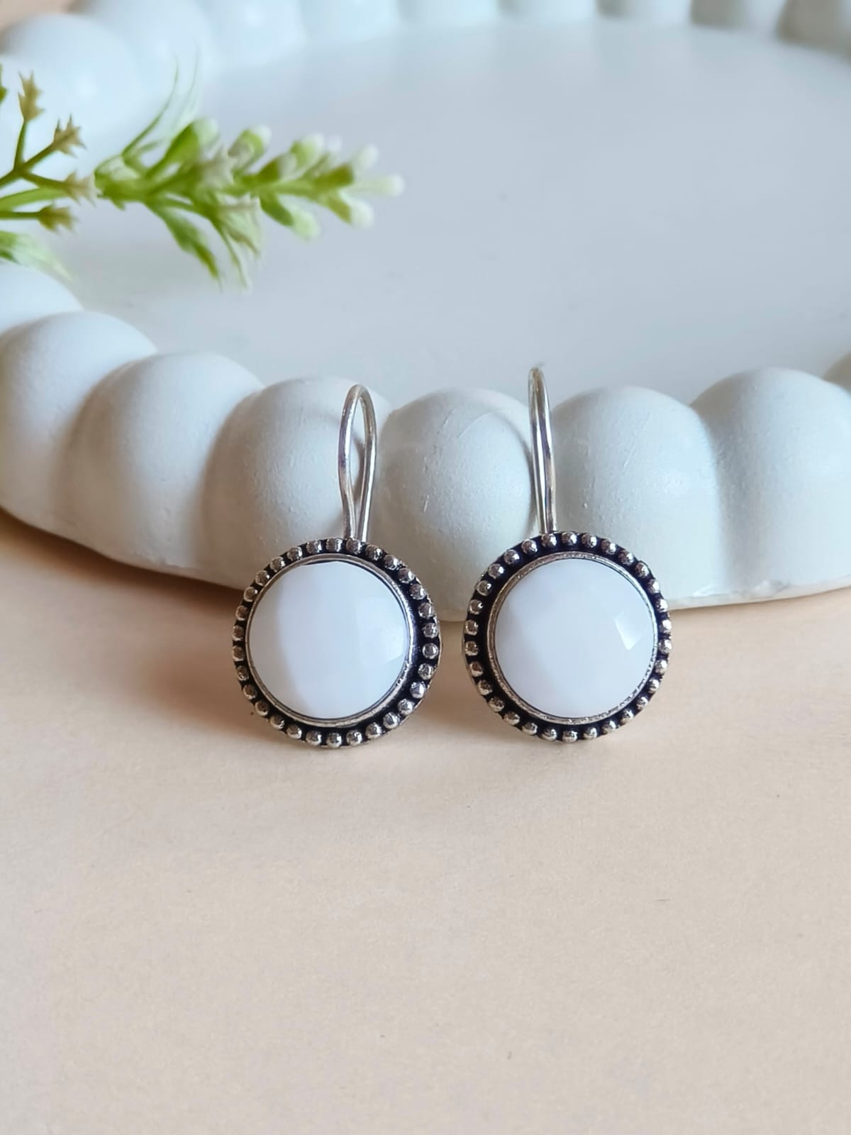 1049OXHKWHT ROUND