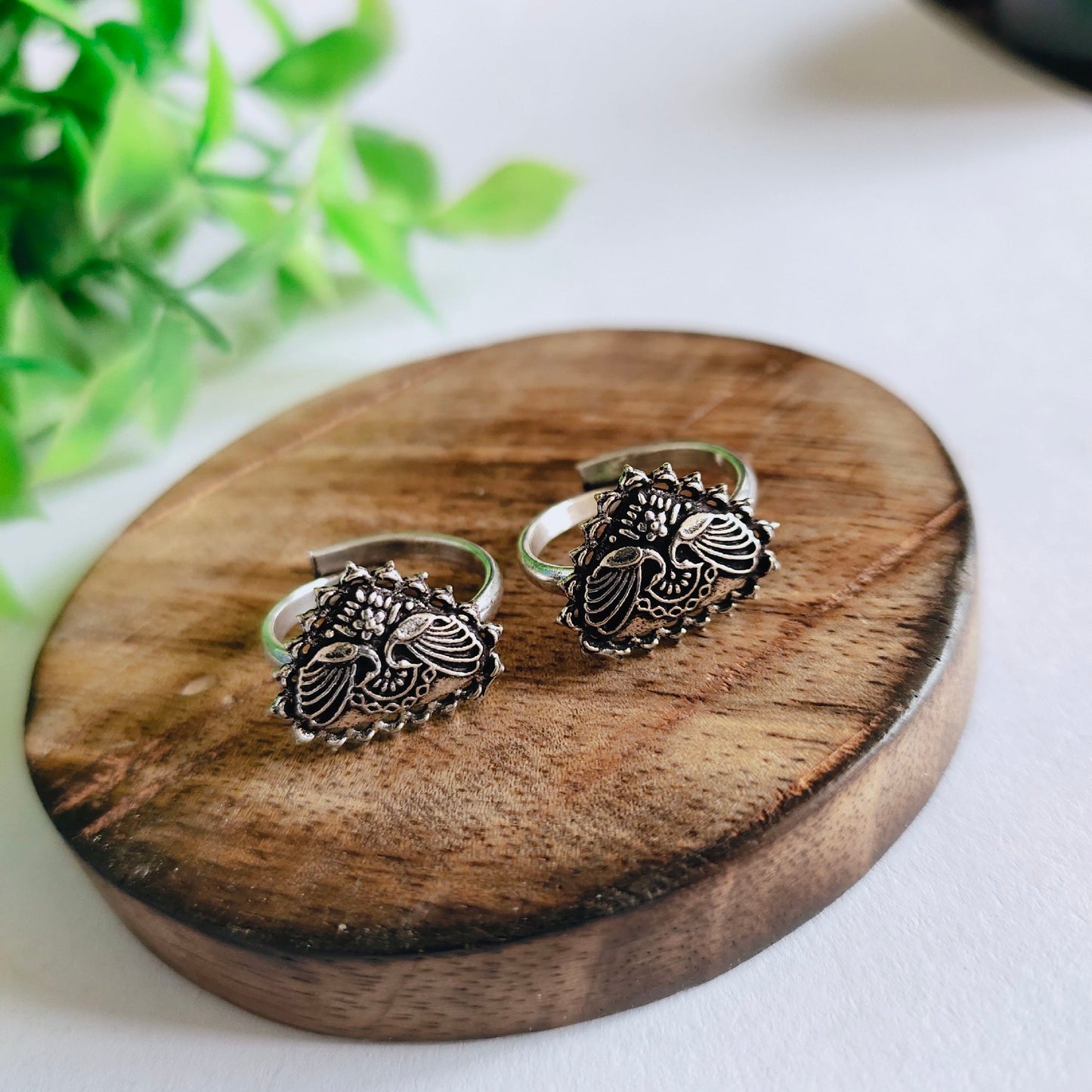 1002TR  toe rings Pair