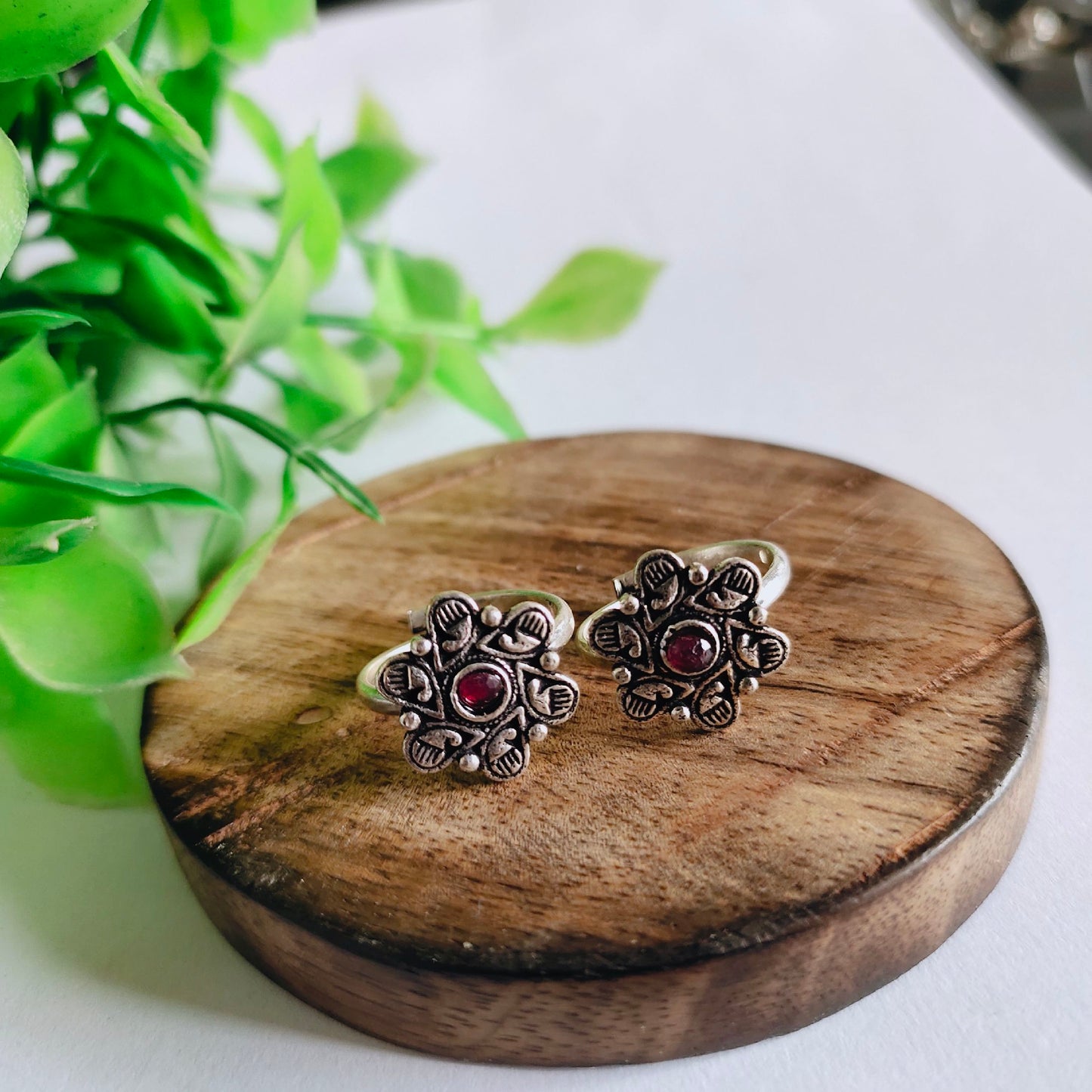 1006TRRED  toe rings Pair