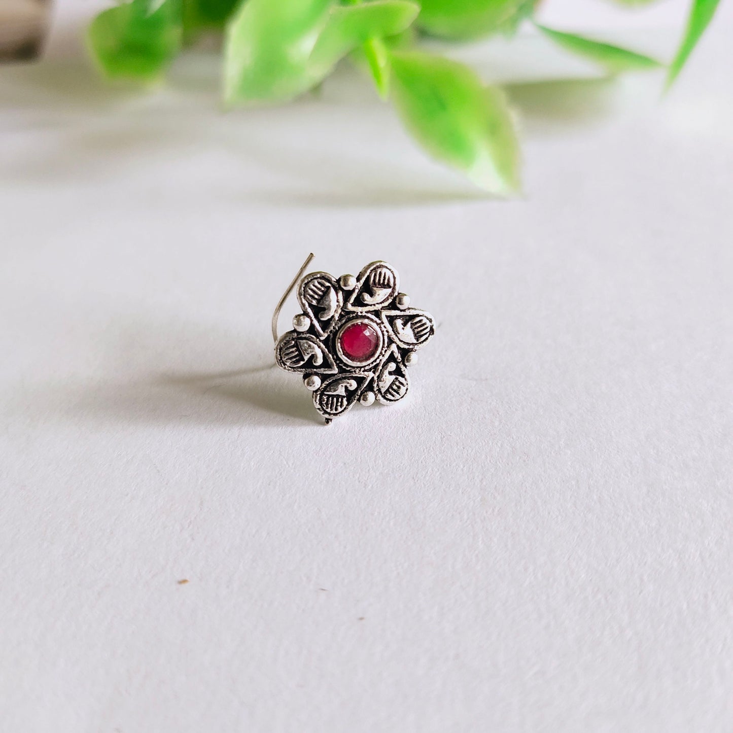 0947NPRED Piercing Nose Pin