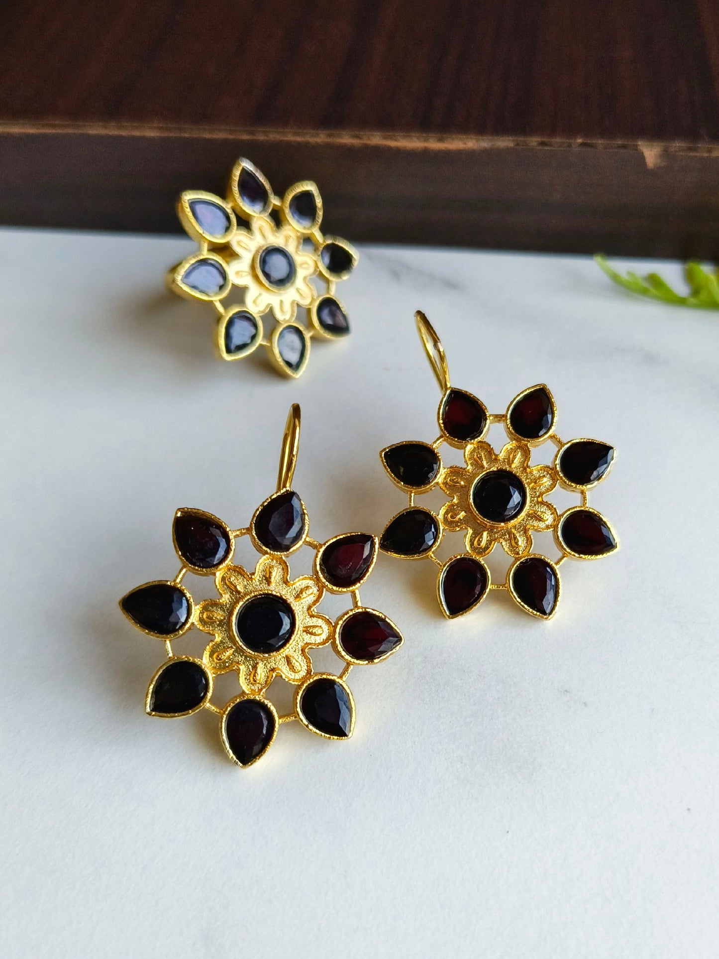 0006GDHKFRBLK Hook Earrings With Finger Ring