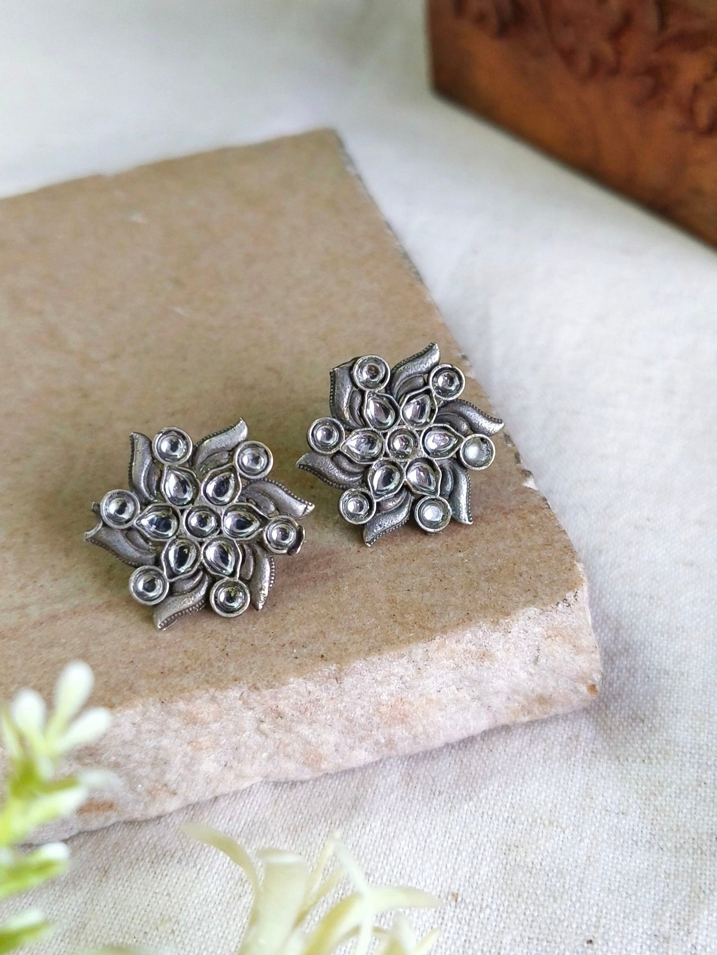 1316MXSTWHT | Minor Irregularities | No Returns | Check Description for Details