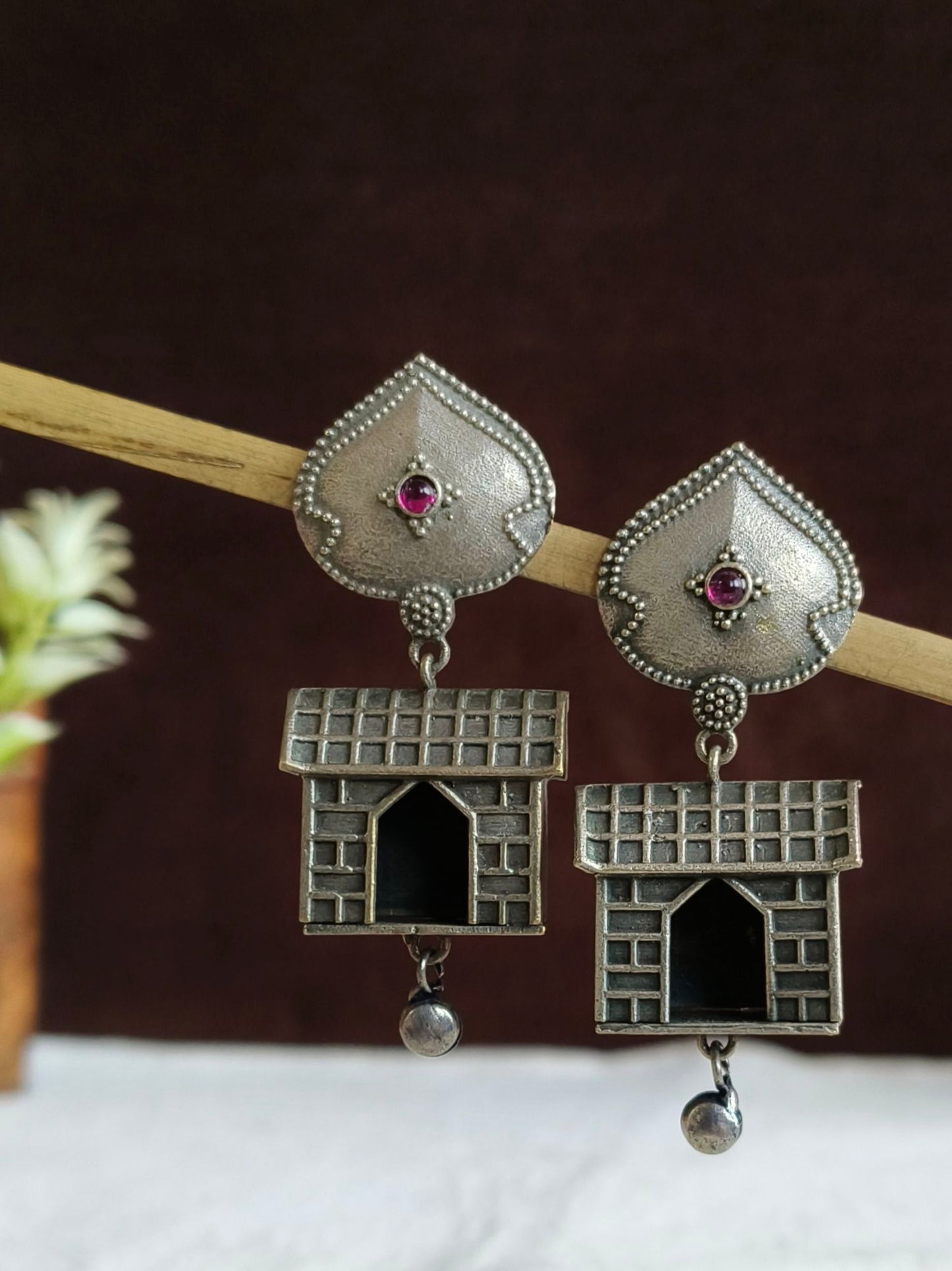 3069MXDLRED |  Minor Irregularities | No Returns | Check Description for Details