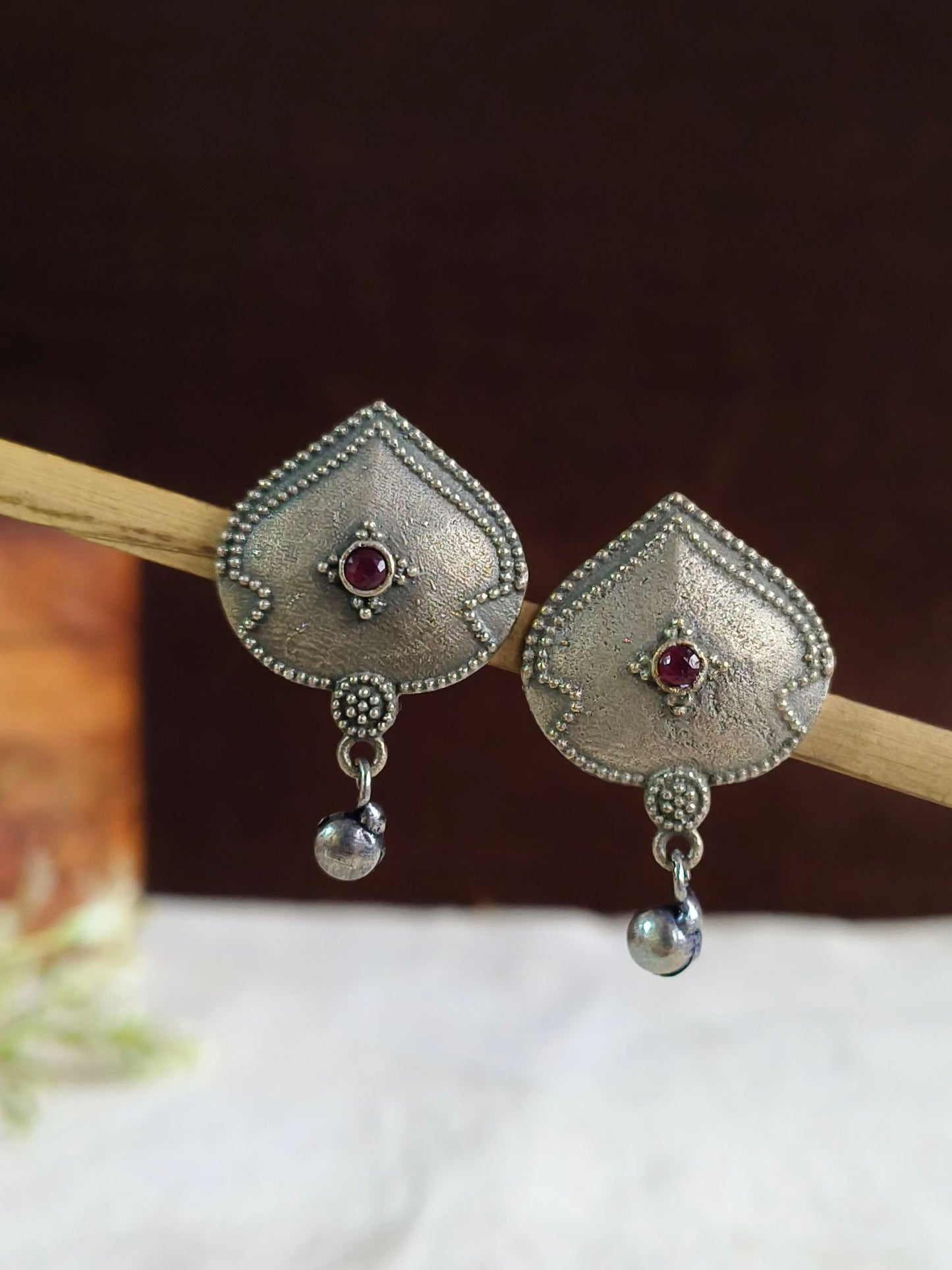 6065MXSTRED |  Minor Irregularities | No Returns | Check Description for Details