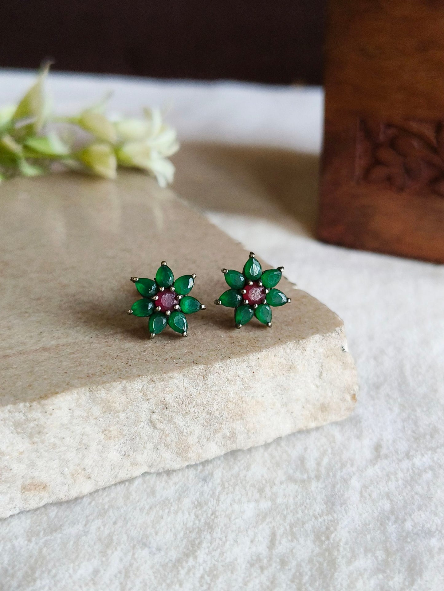 7046MXSTGRNRED | Minor Irregularities | No Returns | Check Description for Details