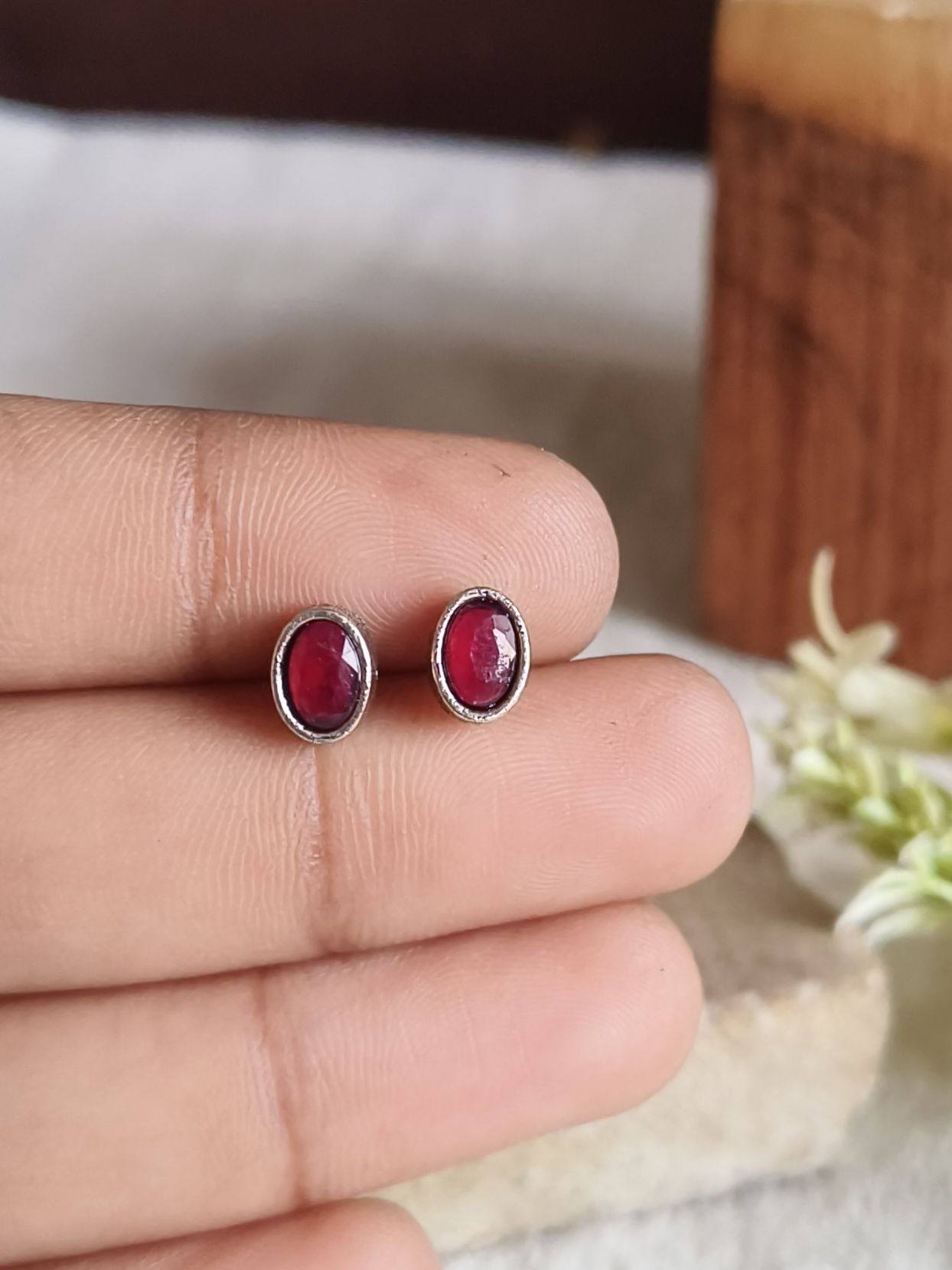 10676OXSTRED Price For 10 Pair (Oval)