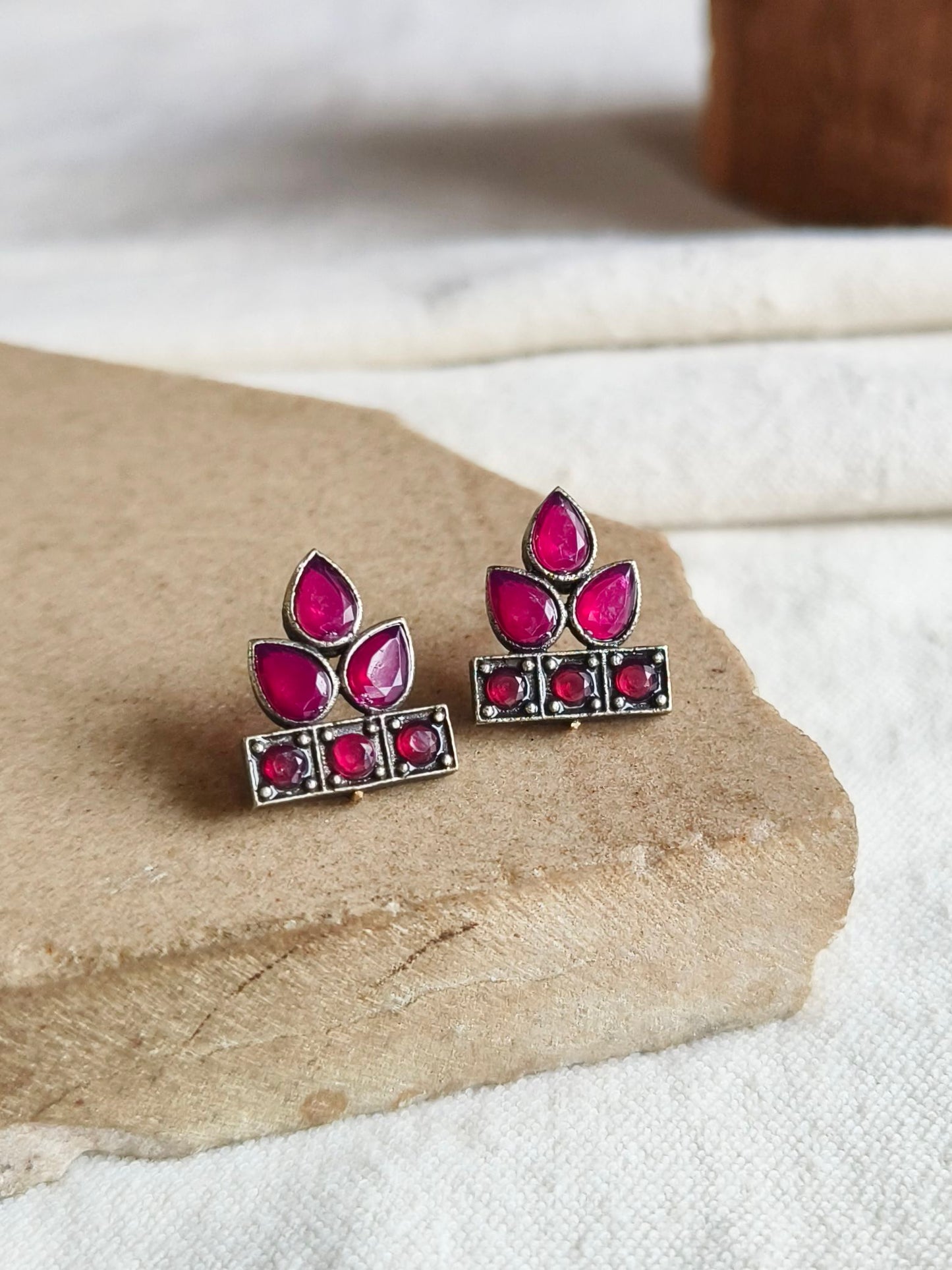 Stud Earings 21762MXSTRED (Stock Clearance)