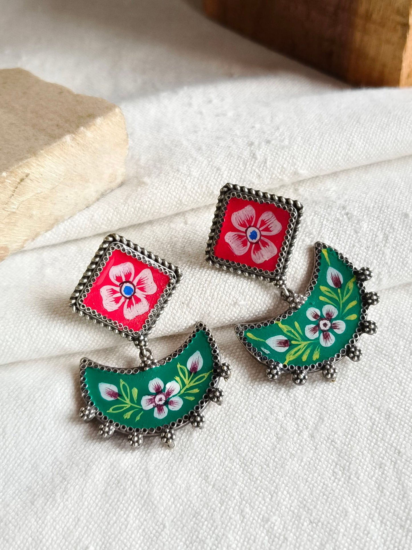 Enamel Hand painting Earings 21765MXEMGRNRED (Stock Clearance)