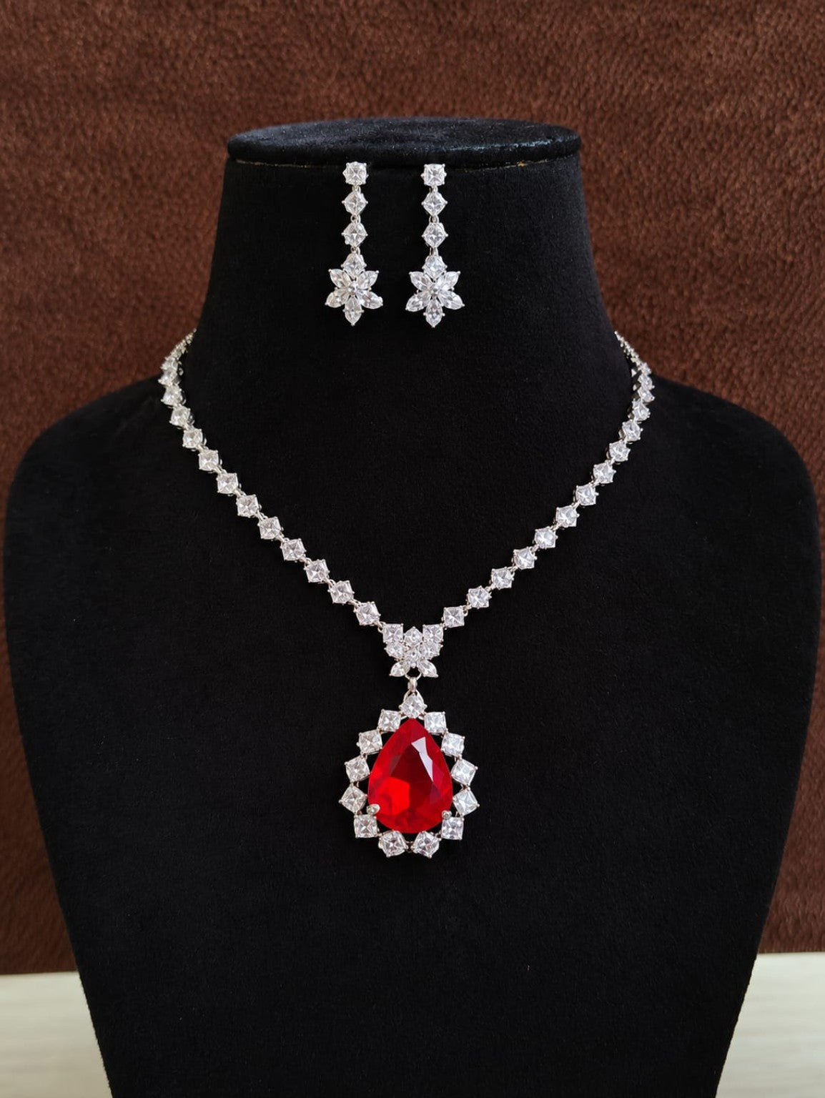 AD Glass Stone Necklace Set
